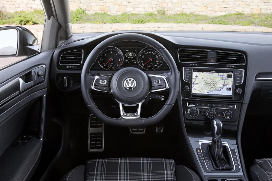  Volkswagen Golf GTD Variant 2015 года  (фото 9 из 25)
